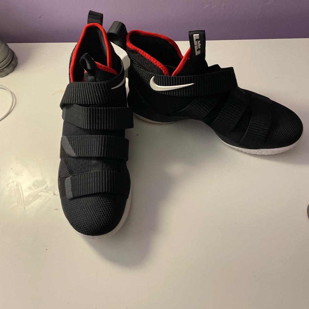 Mens lebron bred 11’s
